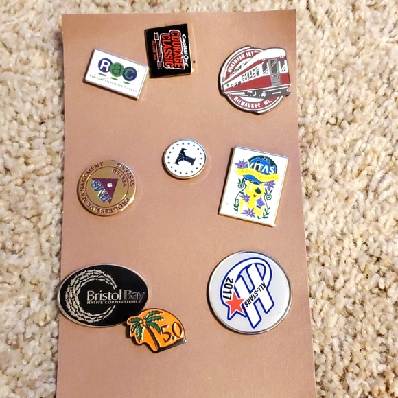 Lapel pin #10 - Picture 1 of 2